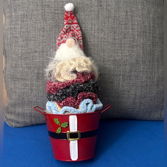 10 Bunches of Scrunchies. Perfect for teens. A perfect stocking stuffer. - Picture 3 of 10